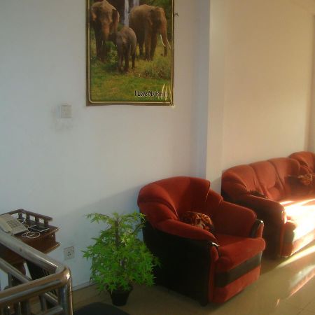 Down Town Hotel Ponnarankulama Bagian luar foto