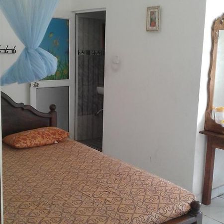 Down Town Hotel Ponnarankulama Bagian luar foto