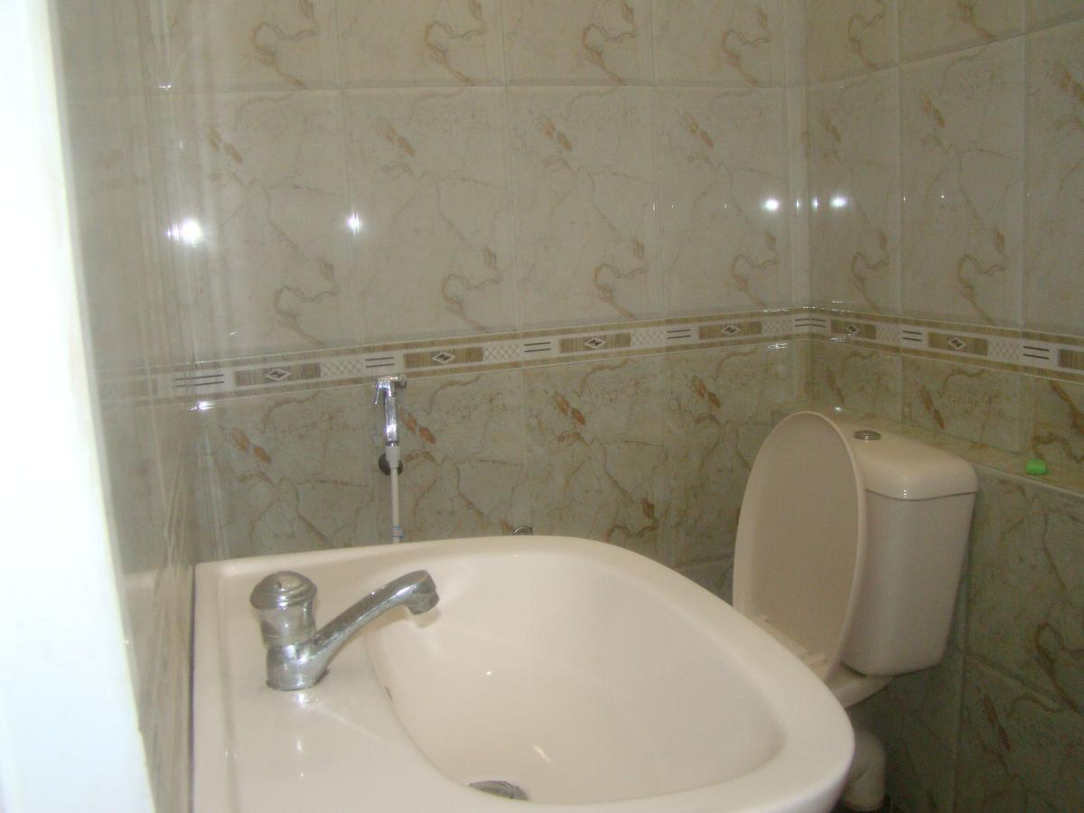 Down Town Hotel Ponnarankulama Bagian luar foto