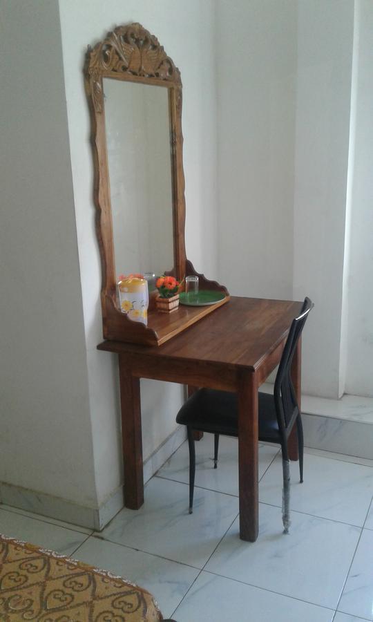 Down Town Hotel Ponnarankulama Bagian luar foto