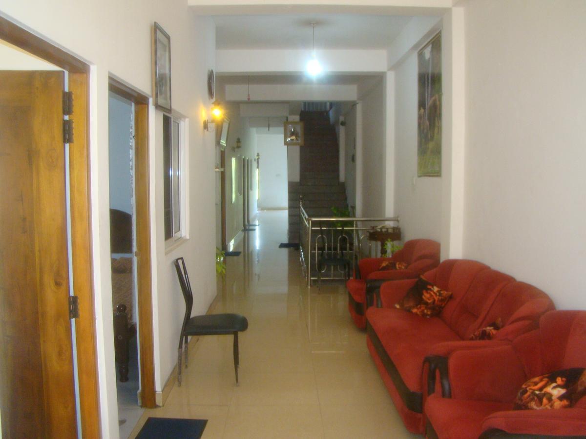 Down Town Hotel Ponnarankulama Bagian luar foto