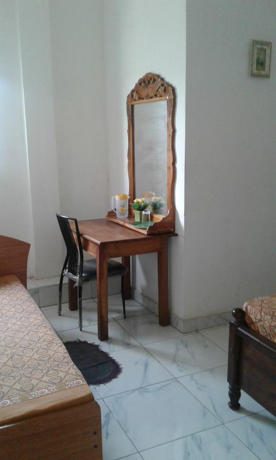 Down Town Hotel Ponnarankulama Bagian luar foto