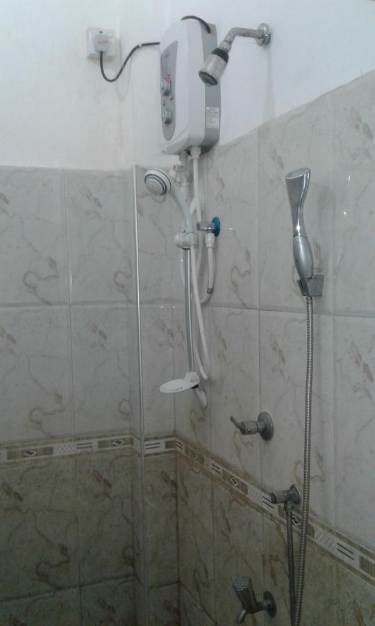 Down Town Hotel Ponnarankulama Bagian luar foto