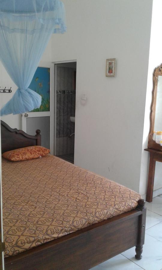 Down Town Hotel Ponnarankulama Bagian luar foto