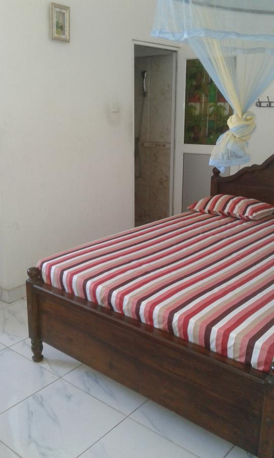 Down Town Hotel Ponnarankulama Bagian luar foto