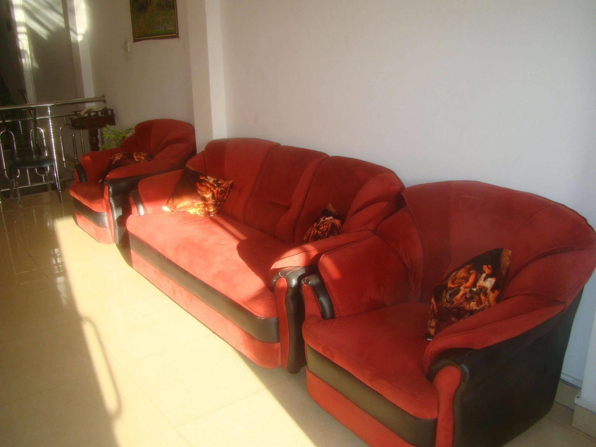 Down Town Hotel Ponnarankulama Bagian luar foto