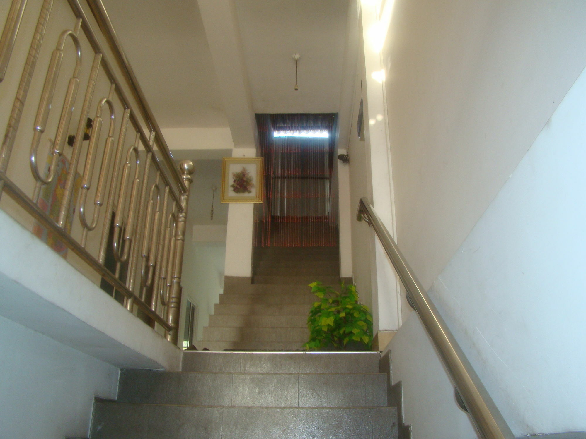 Down Town Hotel Ponnarankulama Bagian luar foto